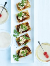 blue cheese and caramelised onion brioche